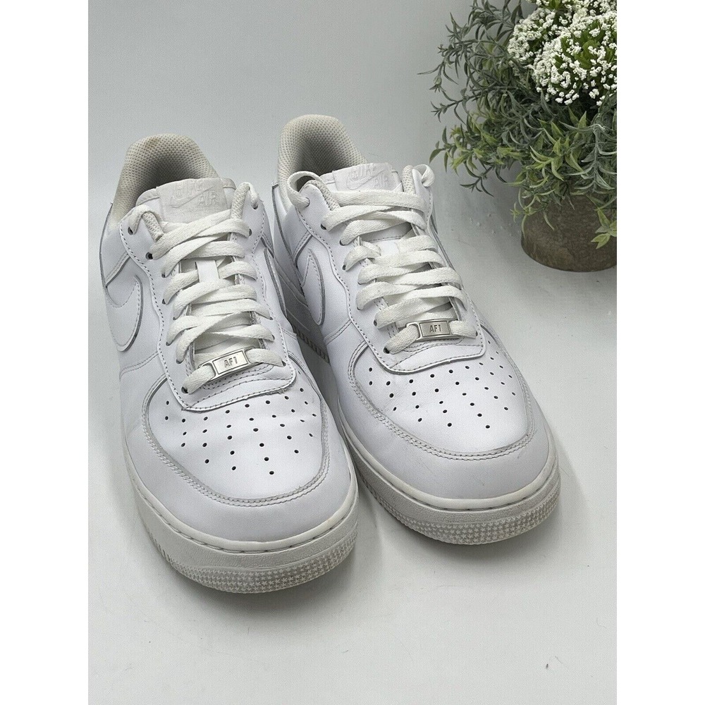 Nike Air Force 1- 07 Men's Low Top Triple White Basketball Shoe AF1 Sz 10/W 8.5